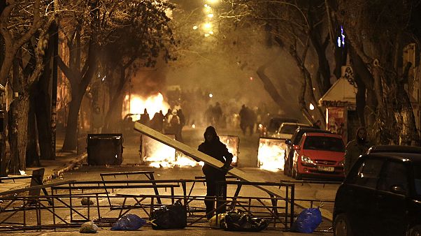 Confrontos entre anarquistas e polícia em Atenas Confrontos entre anarquistas e polícia em Atenas