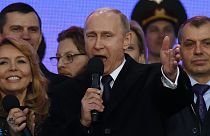 Putin celebra la anexión de Crimea con un baño de multitudes