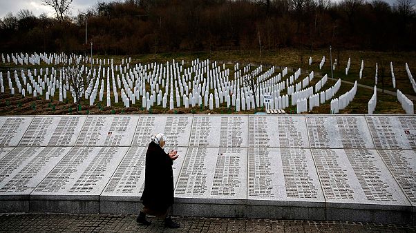 Sérvia deteve suspeitos de participação no massacre de Srebrenica Sérvia deteve suspeitos de participação no massacre de Srebrenica