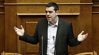 Atenas aprova lei da pobreza desafiando UE
