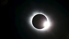 Nézze élőben! Videók és fotók a részleges napfogyatkozásról
