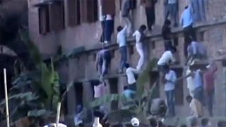 Unbelievable cheating: Relatives of India students scale building to pass answers