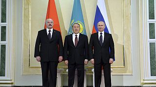 Путин призвал Белоруссию и Казахстан подумать о единой валюте
