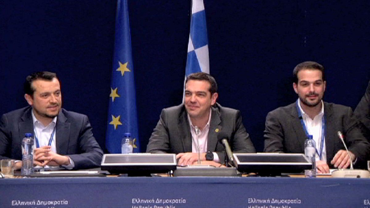 خلال العام الفين و خمسة عشر المفوضية ستضع بتصرف اليونان "ملياري يورو".
