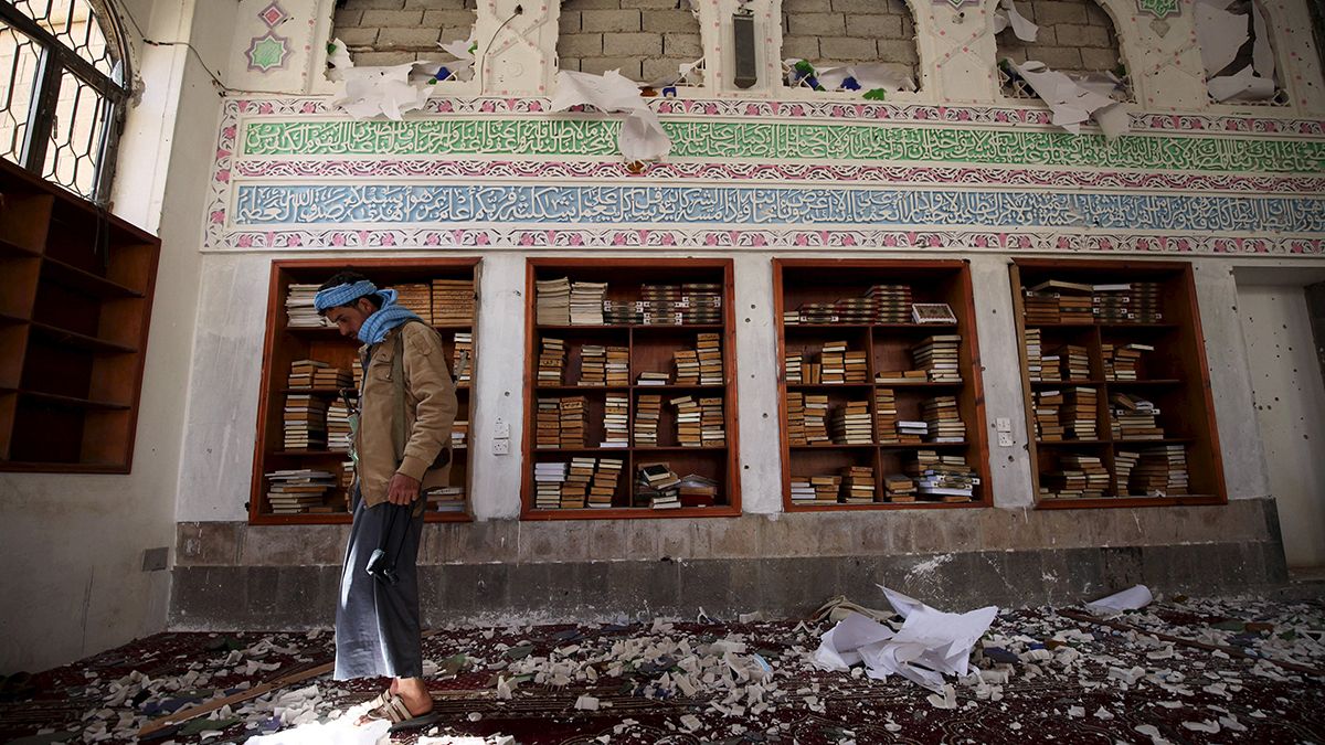 Iémen: EI iinflama guerra civil com triplo atentado suicida em Sanaa