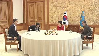 China y Corea del Sur intentan mejorar sus malas relaciones con Japón en una reunión en Seúl