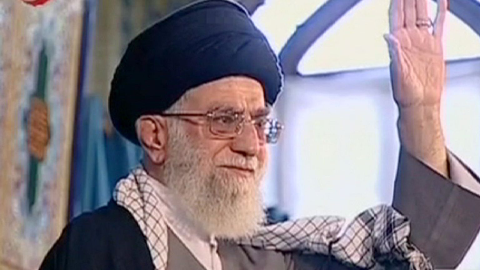 علی خامنه ای: در ایران، هیچکس مخالف حل و فصل موضوع هسته ای نیست