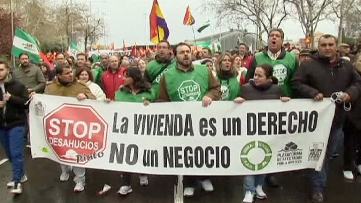 Massenprotest in Madrid: "Für Brot, Arbeit, Wohnung und Würde"