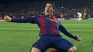 Suarez lässt Barcelona vom Titel träumen