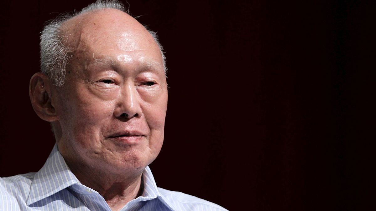 Singapur halkı ülkenin kurucusu Lee Kuan Yew'in yasını tutuyor