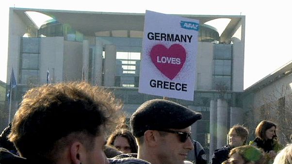 في برلين، المان و يونانيون: يرحبون بالتعاون التوافقي اليوناني الالماني . في برلين، المان و يونانيون: يرحبون بالتعاون التوافقي اليوناني الالماني .