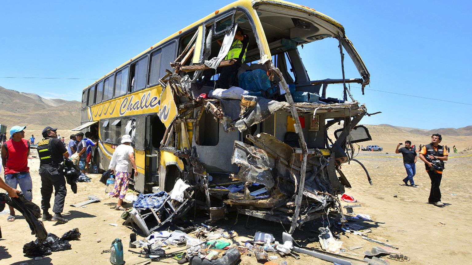 Pelo menos 37 mortos em colisão no Peru