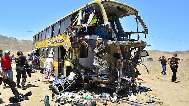 Peru'da feci kaza: 37 ölü Peru'da feci kaza: 37 ölü