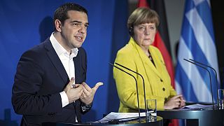 Merkel y Tsipras tienden la mano a la cooperación y el diálogo