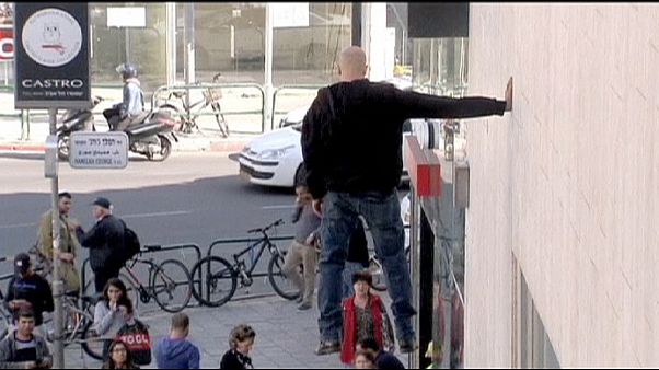 Havada asılı kalan adam Havada asılı kalan adam