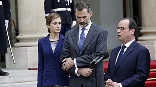 Angela Merkel et le roi Felipe VI en pensées avec les victimes et leurs proches