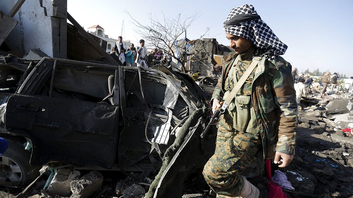 Arab League backs Saudi led strikes against Houthi rebels in Yemen