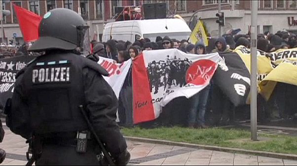Dortmund'da polis sağ ve sol grupların arasında kaldı Dortmund'da polis sağ ve sol grupların arasında kaldı