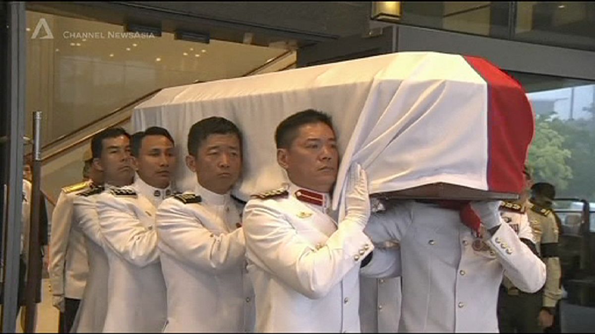 Thousands gather for funeral of Lee Kuan Yew