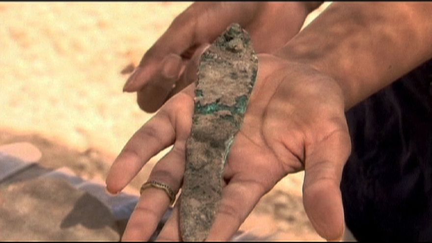 Israeli archaeologists discover egyptian beer vessels