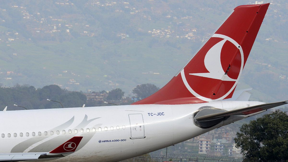 Kényszerleszállás - robbantással fenyegették a török gépet