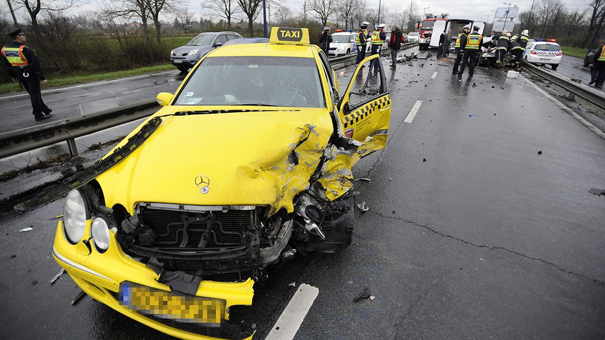 Three Greek international football players slightly hurt in Hungary taxi crash