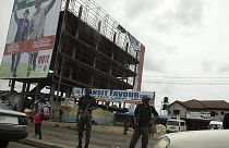 Präsidentenwahl in Nigeria: Kopf-an-Kopf-Rennen zeichnet sich ab