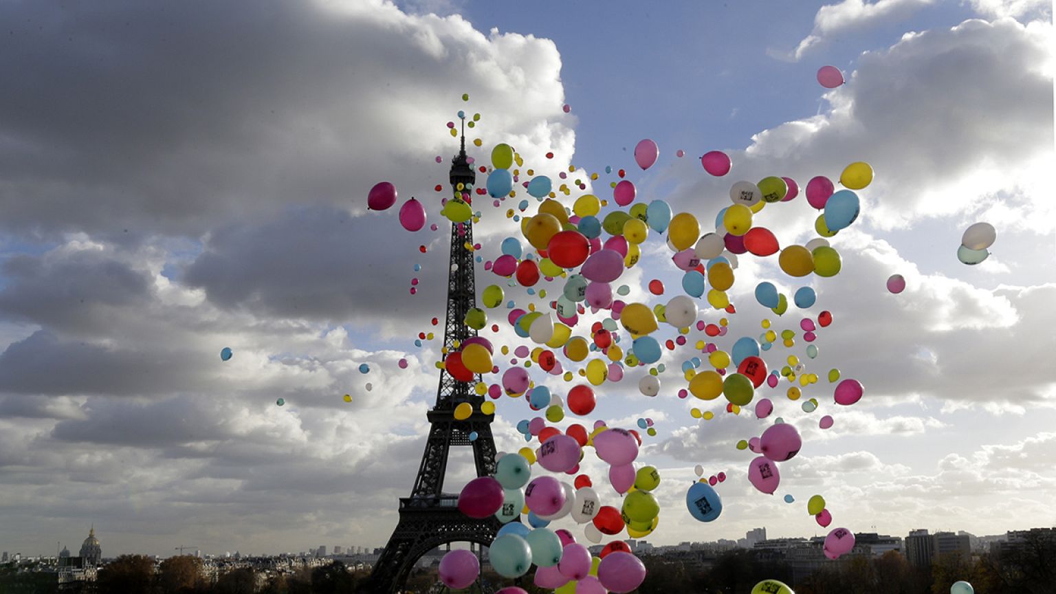 126 éves az Eiffel-torony