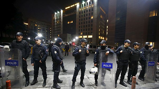 Turquie : le procureur, retenu en otage, succombe à ses blessures Turquie : le procureur, retenu en otage, succombe à ses blessures
