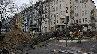 Непогода в Европе: снег, гололед, пробки и жертвы