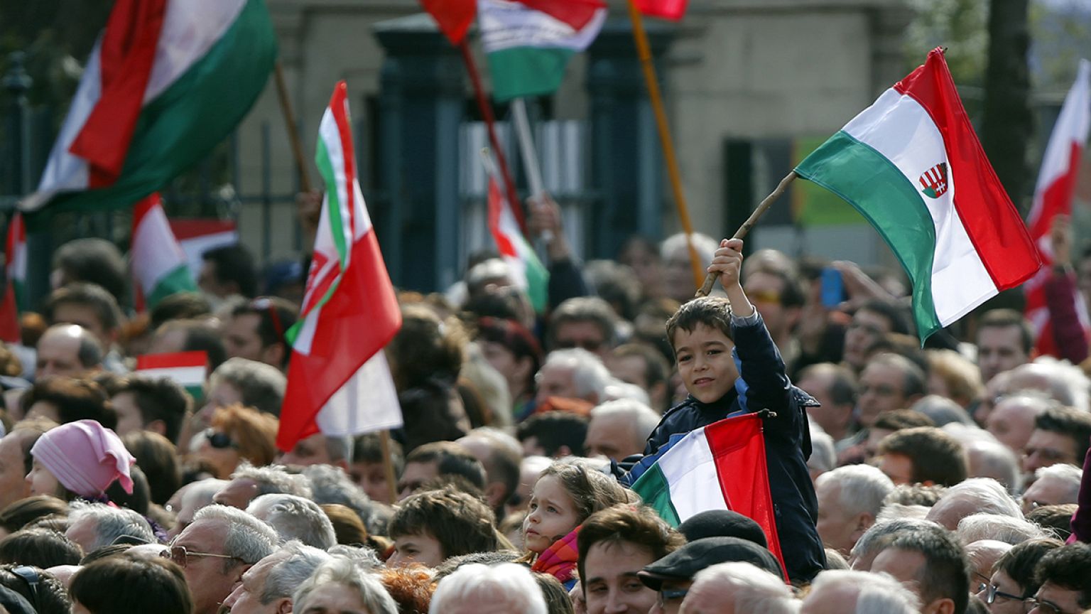 Hajmeresztő variációk a magyar himnuszra