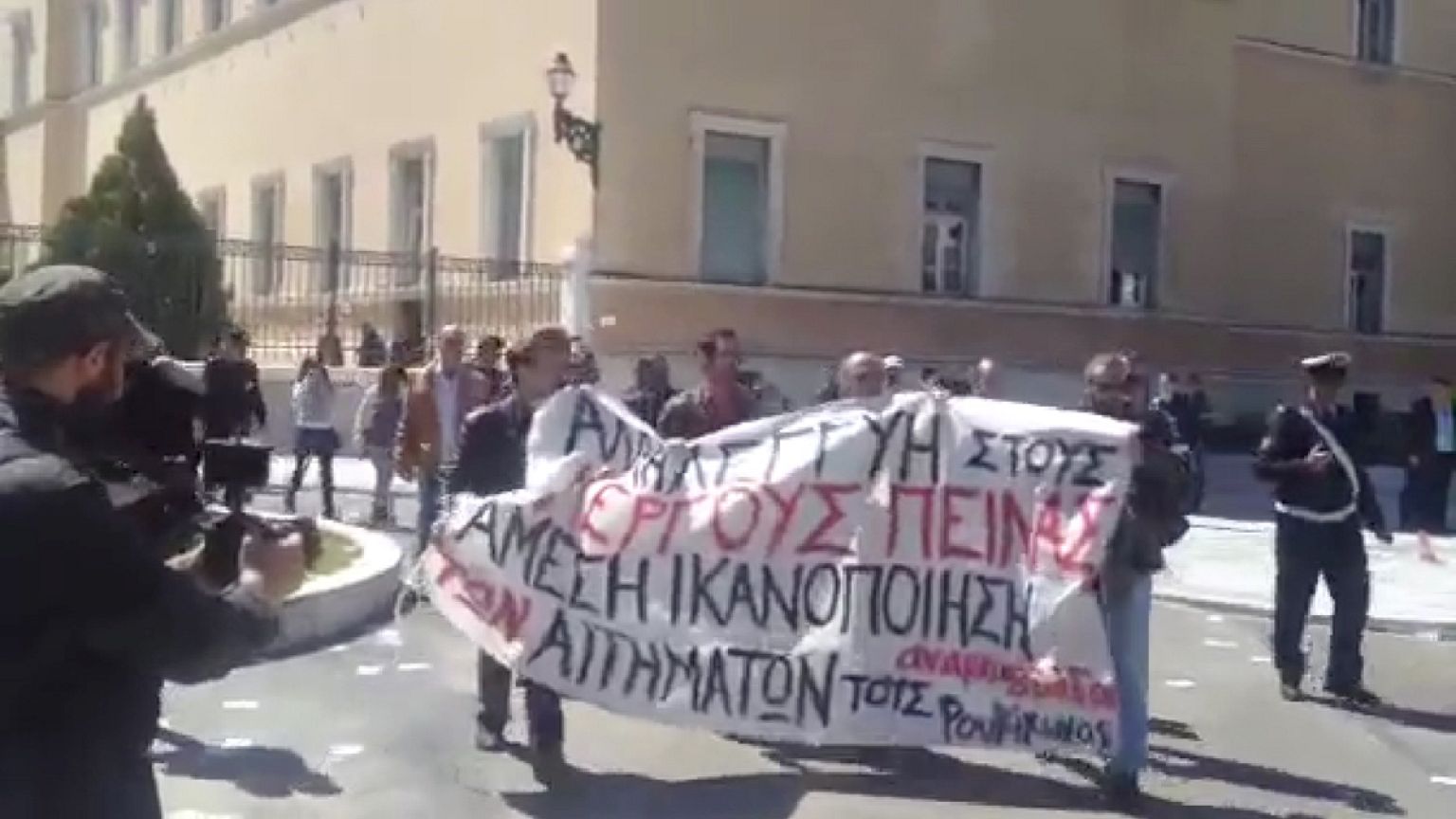 Eισβολή διαδηλωτών στο Κοινοβούλιο
