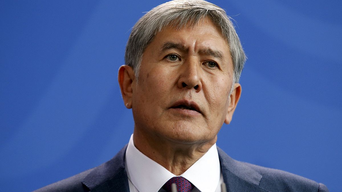 "As sanções que estão a ser usadas para punir a Rússia estão a prejudicar toda a região", Almazbek Atambayev, Presidente do Quirguistão