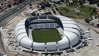 دو استادیوم فوتبال که میزبان بازیهای جام جهانی برزیل بودند به فروش گذاشته شدند