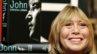 Morreu Cynthia Lennon