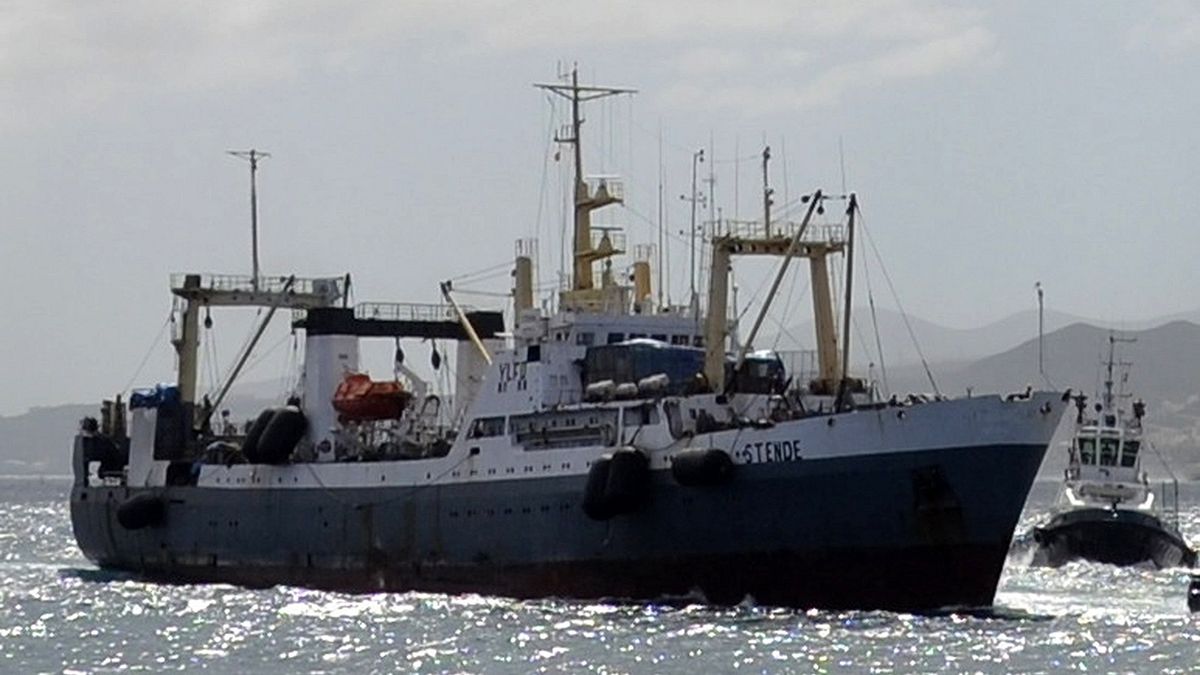 مقتل ستة وخمسين بحارا وفقدان ثلاثة عشر في غرق سفينة روسية في بحر أوخوتسك