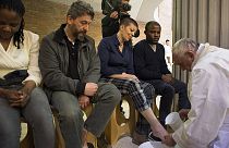 Pope Francis washes Rome prisoners' feet on Holy Thursday