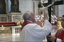 La homilía de Viernes Santo en el Vaticano recuerda la persecución que sufren los cristianos