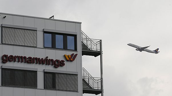 Germanwings, concluse le ricerche dei corpi. Continua il pellegrinaggio delle famiglie al memoriale Germanwings, concluse le ricerche dei corpi. Continua il pellegrinaggio delle famiglie al memoriale