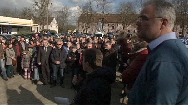 Germania, forse i neonazisti dietro all'incendio di una casa per rifugiati Germania, forse i neonazisti dietro all'incendio di una casa per rifugiati