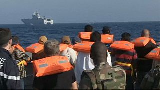 البحرية الفرنسية تجلي العشرات من شرق اليمن