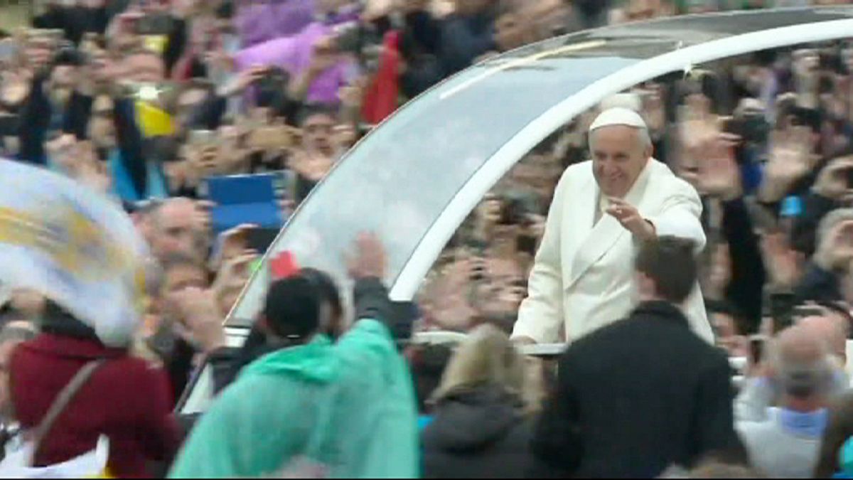 Papst bittet an Ostern um Frieden und erteilt Segen "Urbi et Orbi"