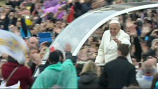 El papa enumera los conflictos abiertos en el mundo durante su mensaje de Pascua