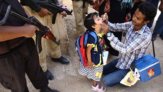 Image: Polio vaccination in Pakistan