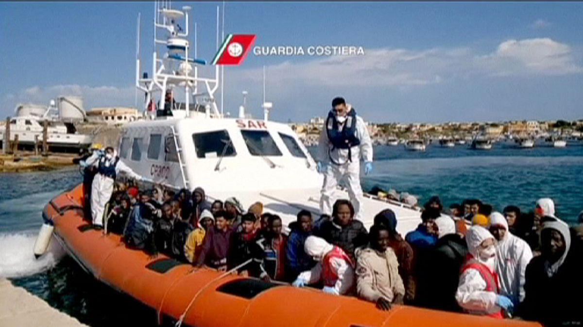 Ιταλία: Γιγαντιαία επιχείρηση διάσωσης 1.500 μεταναστών στη Μεσόγειο