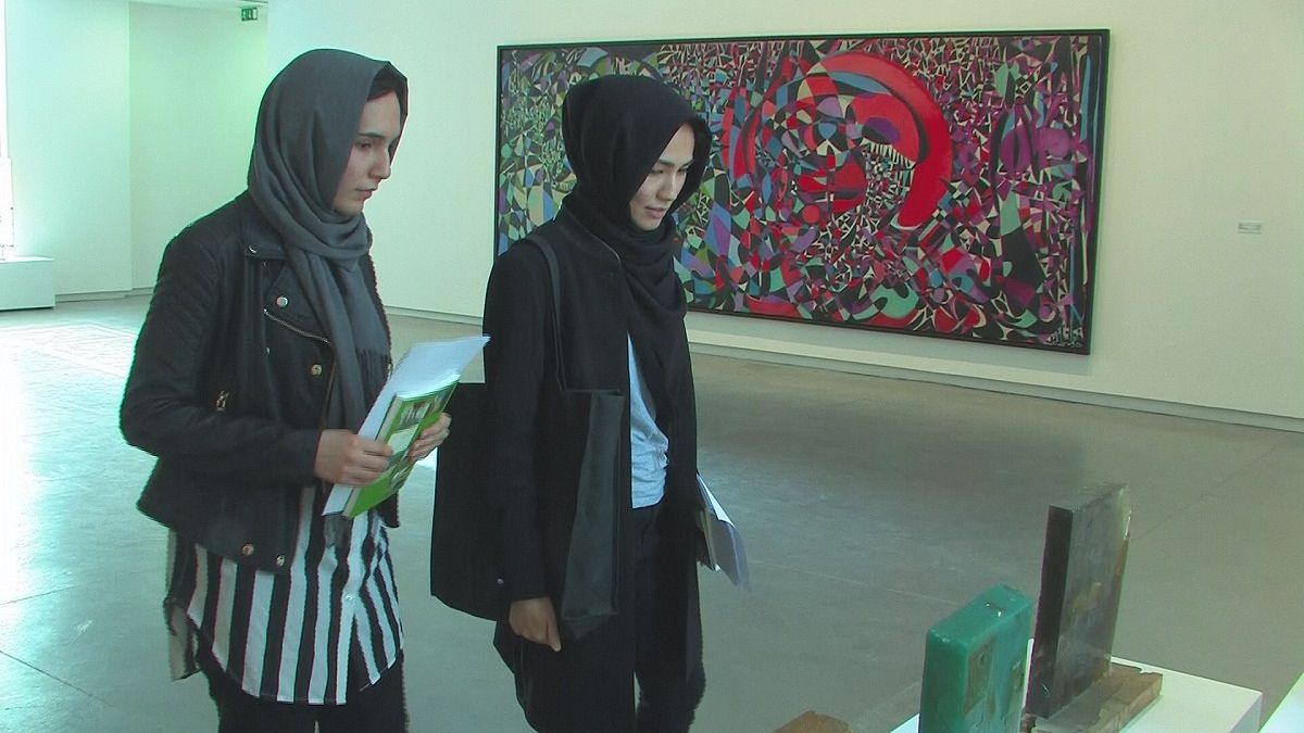 A bienal de Arte dos Emirados Árabes Unidos