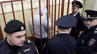 محكمة روسية تقضي باستمرار حبس ثلاثة مشتبه بهم في اغتيال نيمتسوف