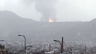 اليمن: تواصل غارات التحالف على مواقع الحوثيين وتأخر ادخال المساعدات