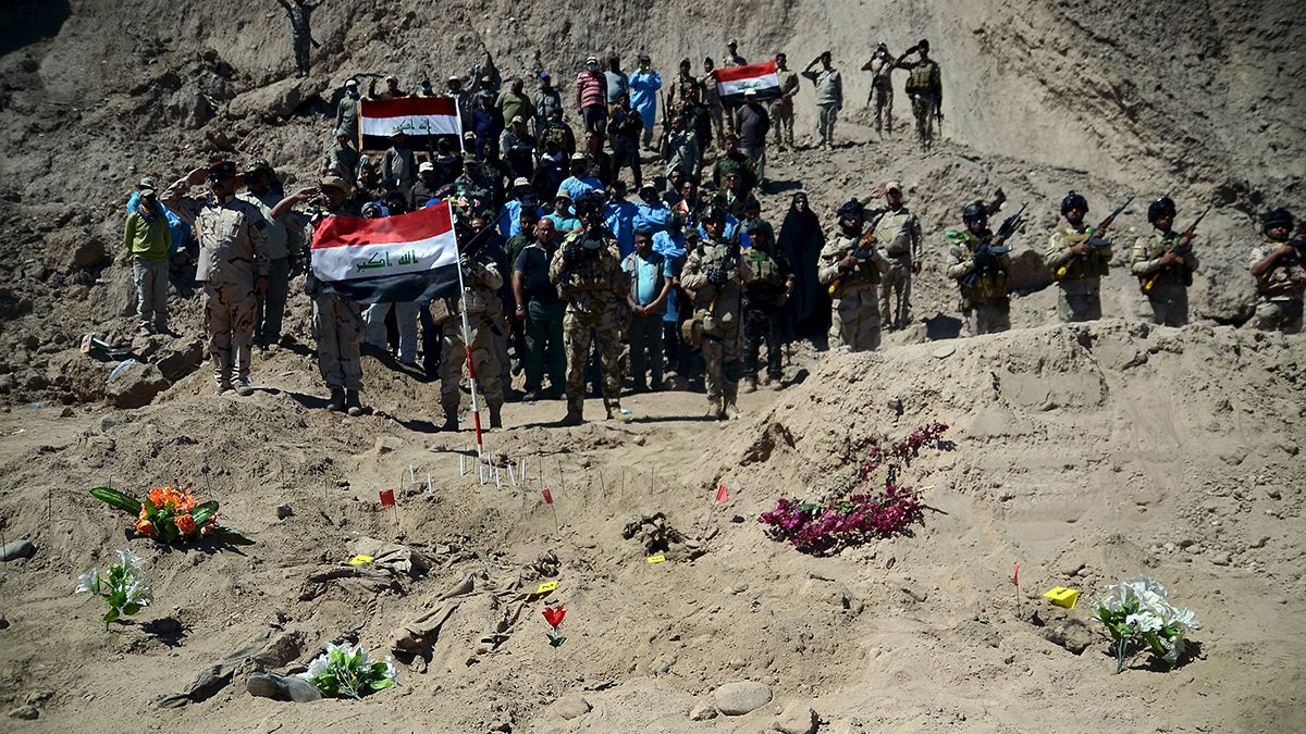 Des fosses communes de victimes de l'EI découvertes près de Tikrit