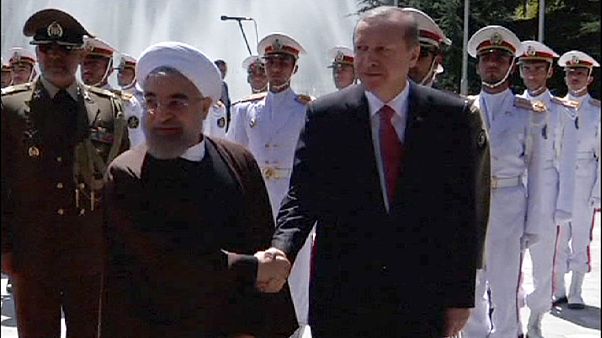 Irán y Turquía refuerzan sus relaciones económicas y propugnan la paz para el Yemen Irán y Turquía refuerzan sus relaciones económicas y propugnan la paz para el Yemen